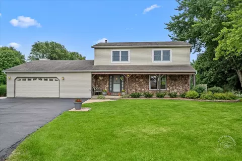39 W323 Osage Dr, Saint Charles, IL 60175