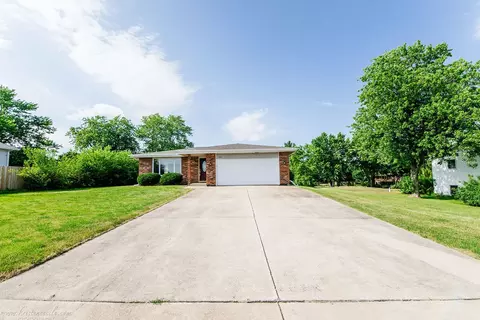 2323 Delaney Rd, New Lenox, IL 60451