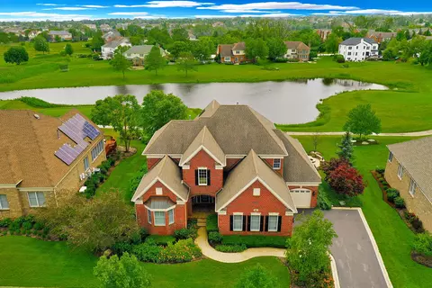16 Championship Pkwy, Hawthorn Woods, IL 60047