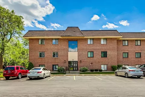 121 E Janata Blvd #3A, Lombard, IL 60148