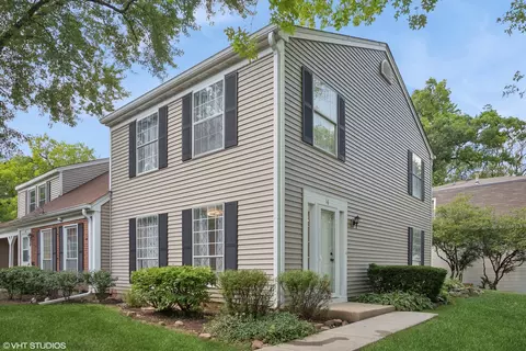 16 Forest Ln, Cary, IL 60013