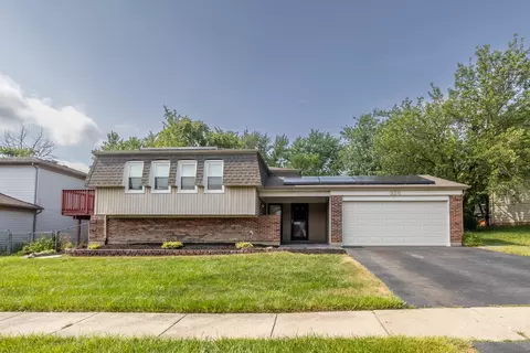 326 Lancelot Ct, Bolingbrook, IL 60440