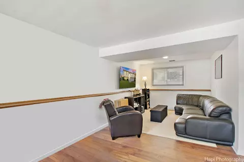 Living - 1110 Singleton Dr, Roselle, IL 60172 photo 4 of 4