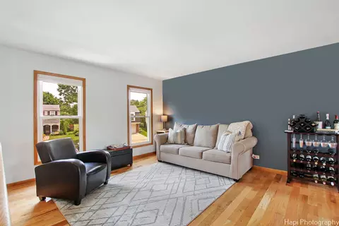 Living - 1110 Singleton Dr, Roselle, IL 60172 photo 1 of 4