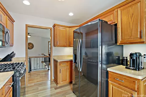 Kitchen - 1110 Singleton Dr, Roselle, IL 60172 photo 2 of 3