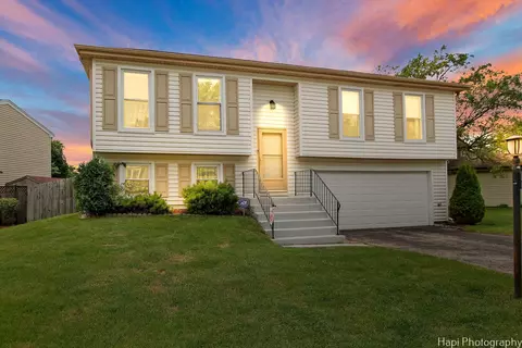 Exterior - 1110 Singleton Dr, Roselle, IL 60172 photo 5 of 5