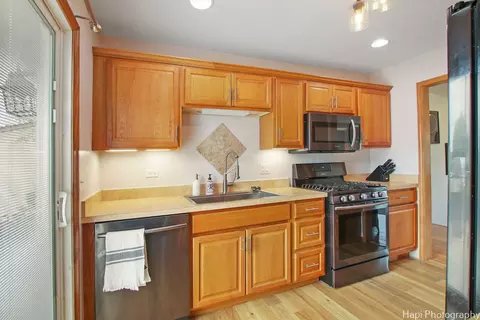 Kitchen - 1110 Singleton Dr, Roselle, IL 60172 photo 3 of 3