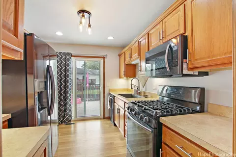 Kitchen - 1110 Singleton Dr, Roselle, IL 60172 photo 1 of 3