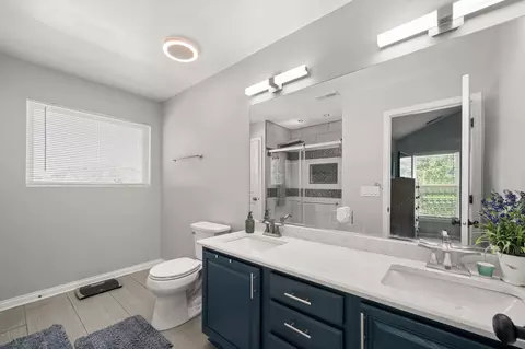 Bath - 985 Red Clover Dr, Aurora, IL 60504 photo 3 of 4