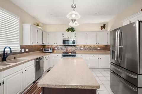 Kitchen - 985 Red Clover Dr, Aurora, IL 60504 photo 2 of 2