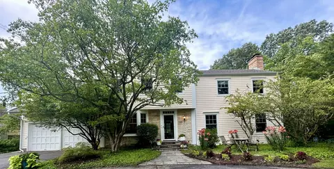 1188 Oak Ridge Dr, Glencoe, IL 60022