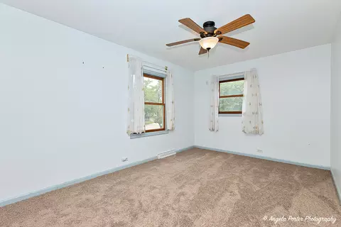 Bedroom - 1909 E Cholo Ln, Mount Prospect, IL 60056 photo 4 of 4