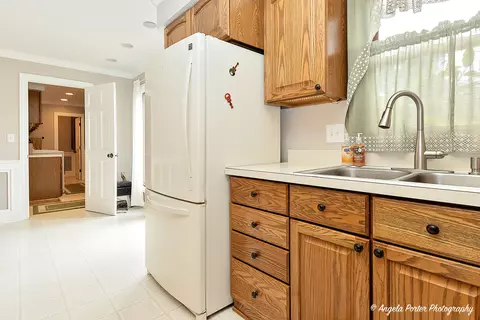 Kitchen - 1909 E Cholo Ln, Mount Prospect, IL 60056 photo 5 of 5