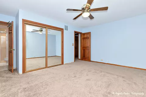 Bedroom - 1909 E Cholo Ln, Mount Prospect, IL 60056 photo 3 of 4