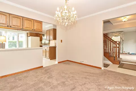 Dining - 1909 E Cholo Ln, Mount Prospect, IL 60056 photo 1 of 2
