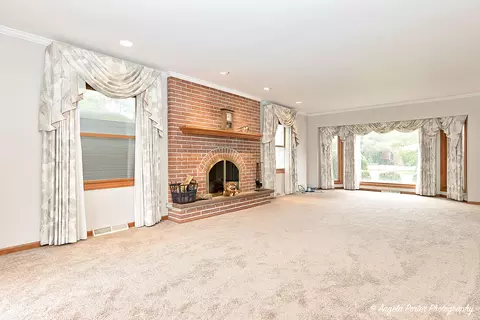 Living - 1909 E Cholo Ln, Mount Prospect, IL 60056 photo 2 of 4