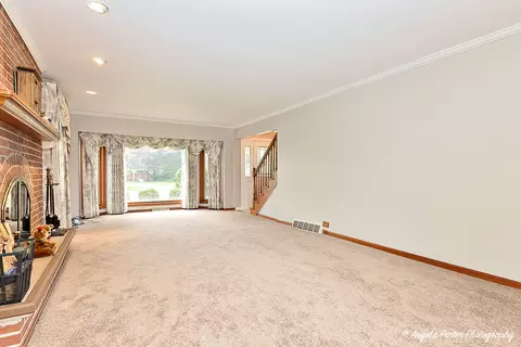 Living - 1909 E Cholo Ln, Mount Prospect, IL 60056 photo 3 of 4