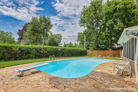 Exterior - 1909 E Cholo Ln, Mount Prospect, IL 60056 photo 8 of 10