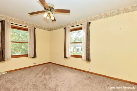 Bedroom - 1909 E Cholo Ln, Mount Prospect, IL 60056 photo 1 of 4