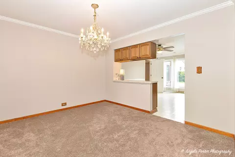 Dining - 1909 E Cholo Ln, Mount Prospect, IL 60056 photo 2 of 2