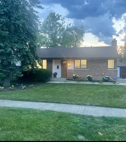 Exterior - 3150 Patton Dr, Des Plaines, IL 60018 photo 3 of 6