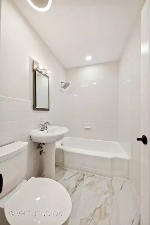 Bath - 3150 Patton Dr, Des Plaines, IL 60018 photo 1 of 2