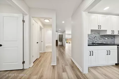 Entry Way - 3150 Patton Dr, Des Plaines, IL 60018 photo 1 of 1