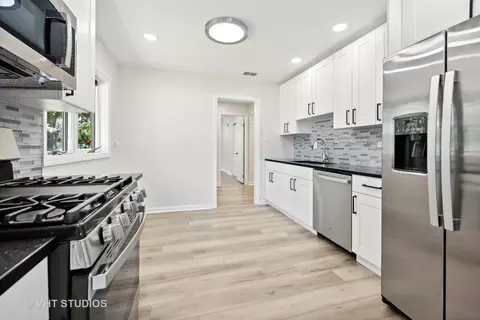 Kitchen - 3150 Patton Dr, Des Plaines, IL 60018 photo 1 of 1