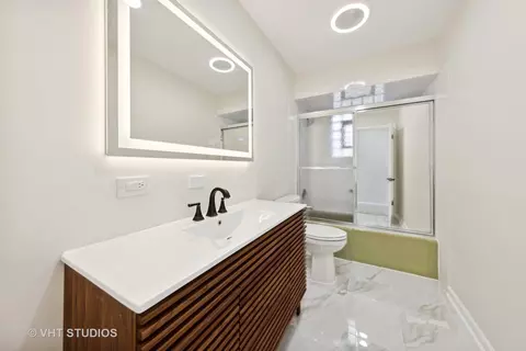 Bath - 3150 Patton Dr, Des Plaines, IL 60018 photo 2 of 2