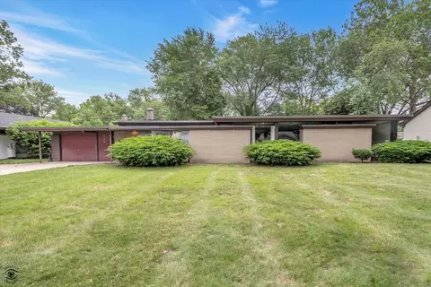 330 S Rosedale Ave, Aurora, IL 60506