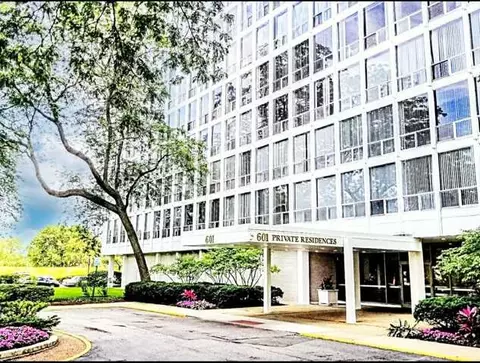 601 E 32nd St #303, Chicago, IL 60616