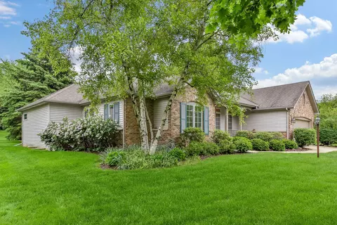 248 Willowwood Dr, Oswego, IL 60543