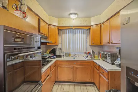Kitchen - 7333 S Carpenter St, Chicago, IL 60621 photo 1 of 2