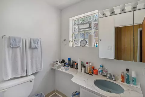 Bath - 7333 S Carpenter St, Chicago, IL 60621 photo 2 of 2