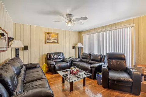 Living - 7333 S Carpenter St, Chicago, IL 60621 photo 1 of 2