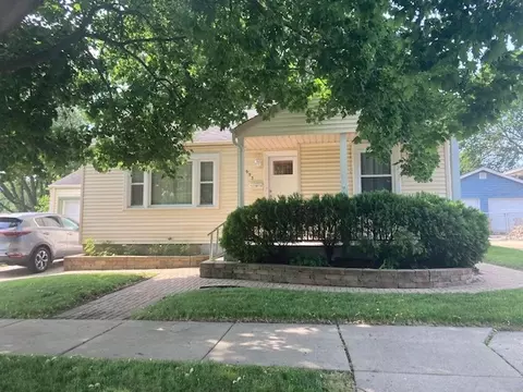 Exterior - 693 Slade Ave, Elgin, IL 60120 photo 2 of 4