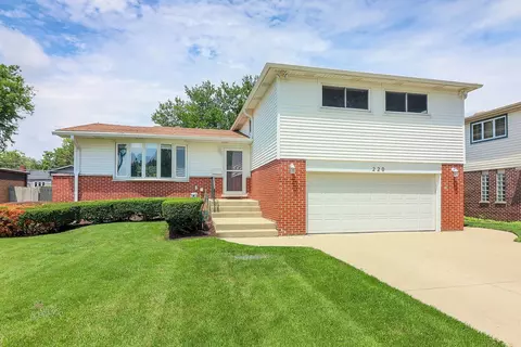 220 Brentwood Dr, Des Plaines, IL 60016