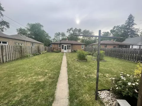 Exterior - 380 S May Ave, Kankakee, IL 60901 photo 5 of 7