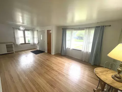 Living - 380 S May Ave, Kankakee, IL 60901 photo 2 of 3