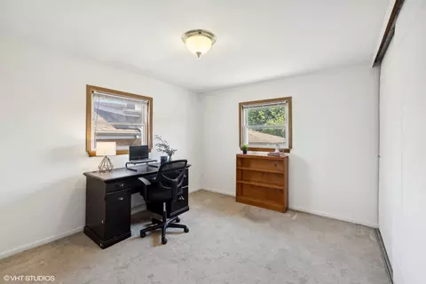 Bedroom - 8625 Lincoln Dr, Lyons, IL 60534 photo 6 of 6