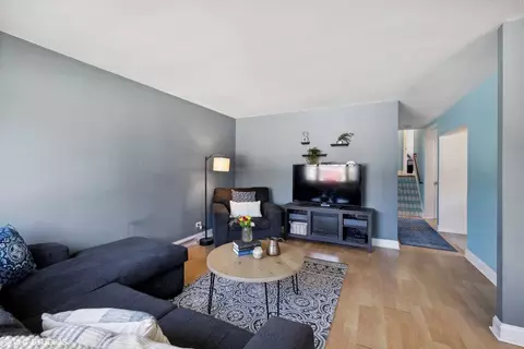 Living - 8625 Lincoln Dr, Lyons, IL 60534 photo 3 of 3