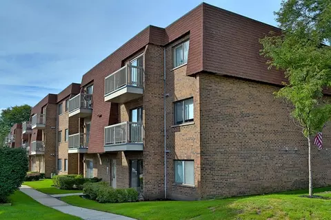 705 W Central Ave #A8, Mount Prospect, IL 60056