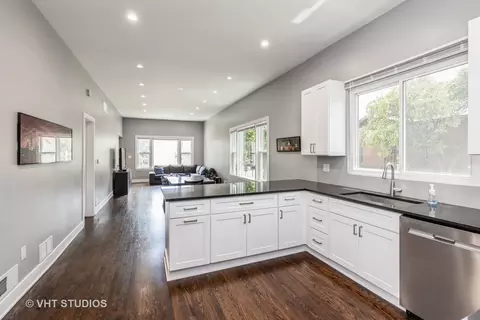 Kitchen - 40 Kimbark Rd, Riverside, IL 60546 photo 2 of 2
