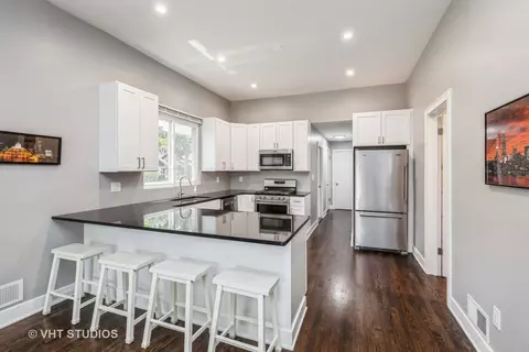 Kitchen - 40 Kimbark Rd, Riverside, IL 60546 photo 1 of 2