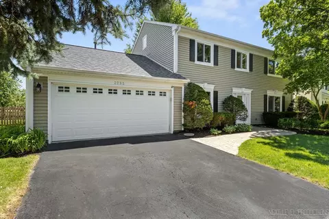 2295 Blue Spruce Ln, Aurora, IL 60502