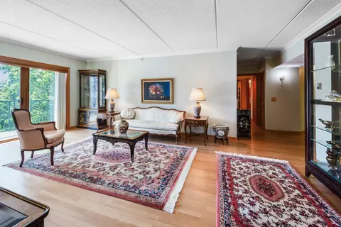 650 S Des Plaines River Rd #310, Des Plaines, IL 60016 photo 3