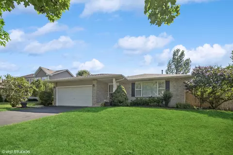144 Chestnut Ln, Bolingbrook, IL 60490