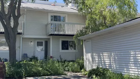 175 Saratoga Ct, Vernon Hills, IL 60061