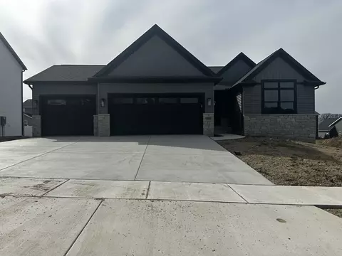 2509 Savanna Rd, Bloomington, IL 61705