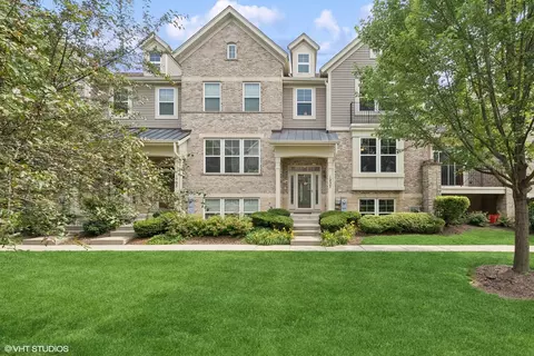 1237 Tuscany Dr, Streamwood, IL 60107